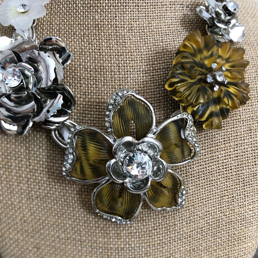 Vtg Chunky Floral Bib Necklace - Picture 3 of 16